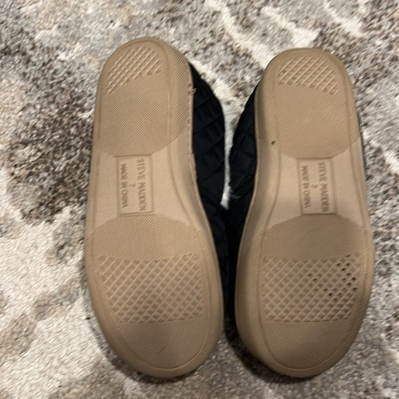 Steve Madden slip ons - Picture 4 of 4